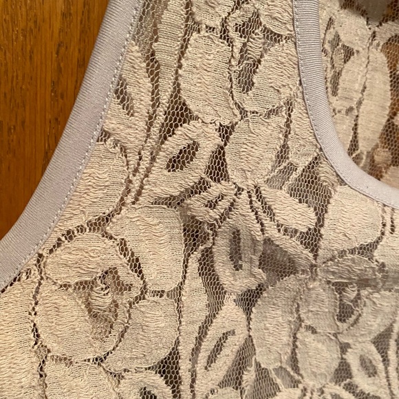 Cable & Gauge Women’s Sleeveless Top with Under Layer - Picture 4 of 7